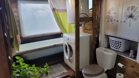 Salle de bain et toilettes partagés
